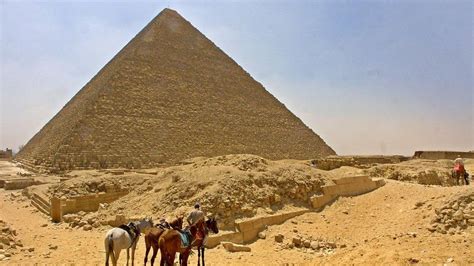 sex on giza pyramid|Egypt investigates pyramid nude photo shoot